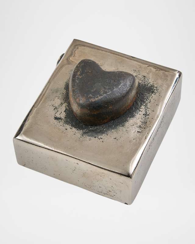 El Corazon Iron Box